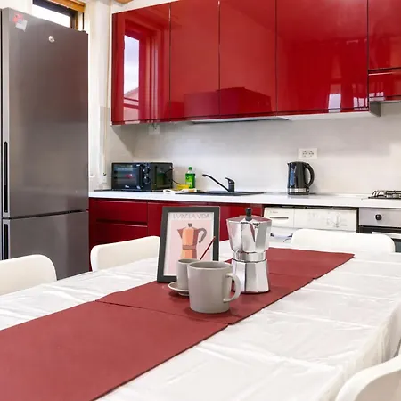 Nicla - 8 Ospiti, 3 Camere, 2 Bagni, Parcheggi All'ingresso, Giardino Privato, Daire