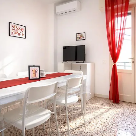 Nicla - 8 Ospiti, 3 Camere, 2 Bagni, Parcheggi All'ingresso, Giardino Privato,